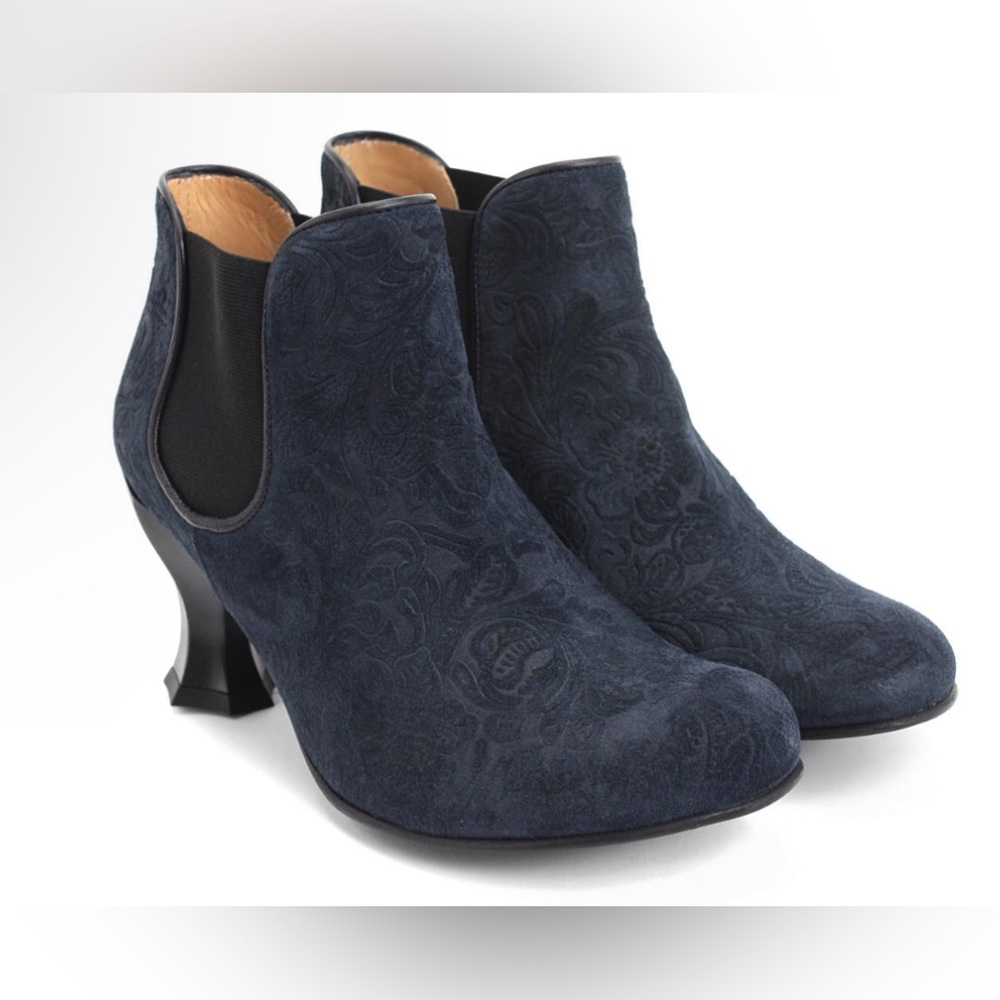 Awesome Fluevog Baroque
Rosa Embossed Chelsea Boots!